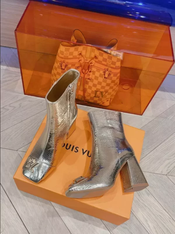 LOUIS VUITTON SHAKE ANKLE BOOT - WLS016