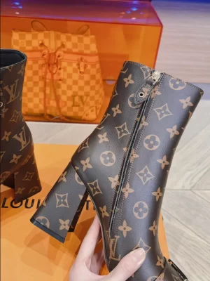 LOUIS VUITTON SHAKE ANKLE BOOT - WLS021